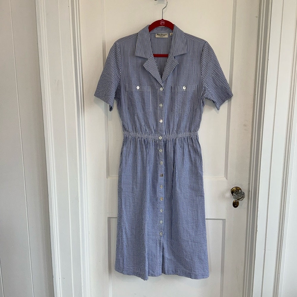 Vintage seersucker button down, SZ m. Elastic waist, pockets. 28" from waist